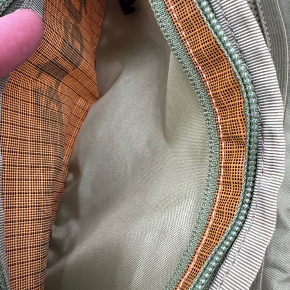 Patagonia Black Hole waist pack, 5L, pufferfish gold, Men's Belt Bag - Picture 6 of 7